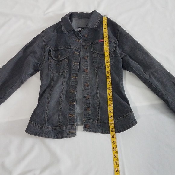 Beautiful jean jacket - Picture 5 of 9